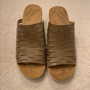 Natural soul heeled sandals